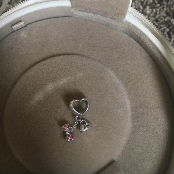 Chamilia Minnie Heart with purse and bow. - Picture 2 of 4