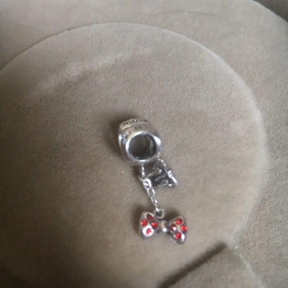 Chamilia Minnie Heart with purse and bow. - Picture 4 of 4