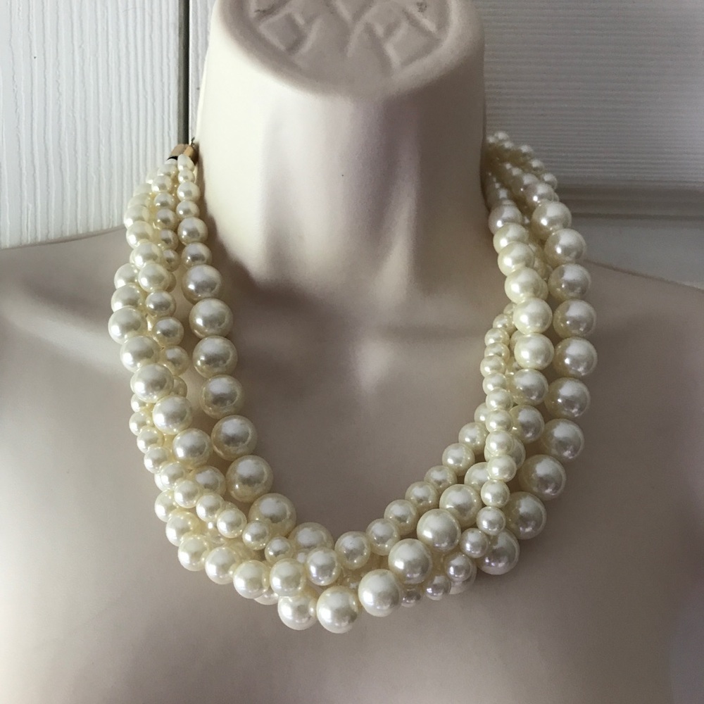 Pearl Necklace (faux)