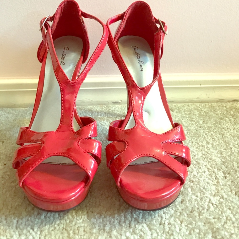Red pumps