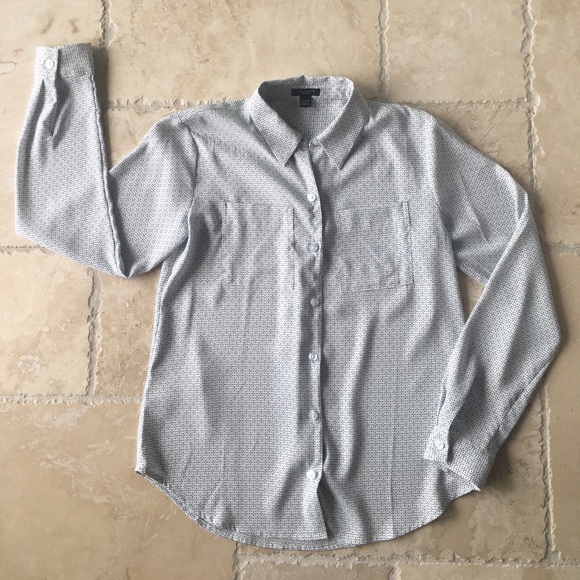 NWOT Ann Taylor Long Sleeve Button Down - Picture 2 of 4