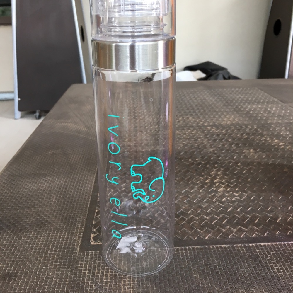 BNWOT Ivory Ella Water Bottle