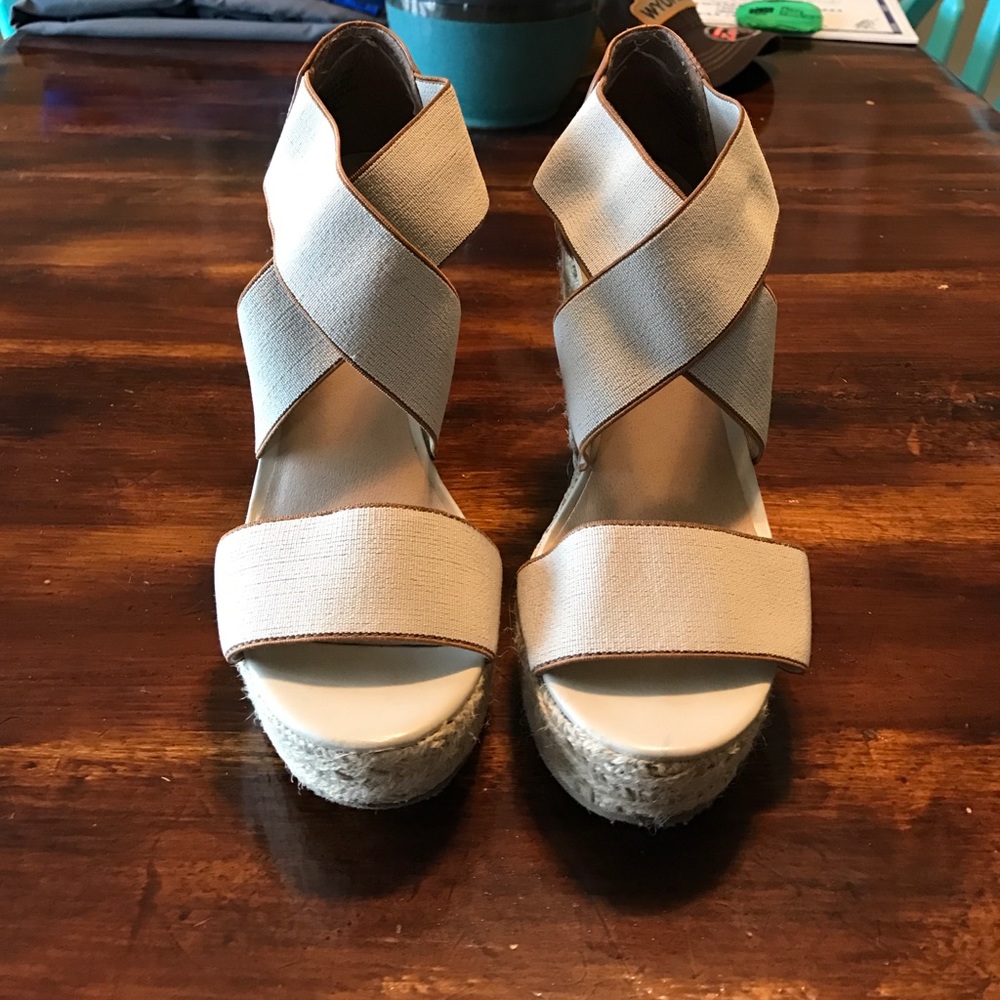 Candie's tan & brown wedges