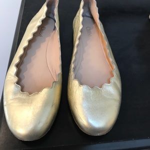 Chloé Kids Scalloped Flats in Gold