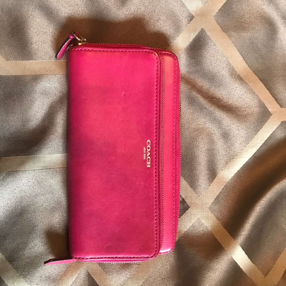 Coach wallet fuchsia