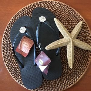 HAVAIANAS JEWELED SANDALS.  New With Tag