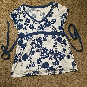 Aeropostale v-neck shirt