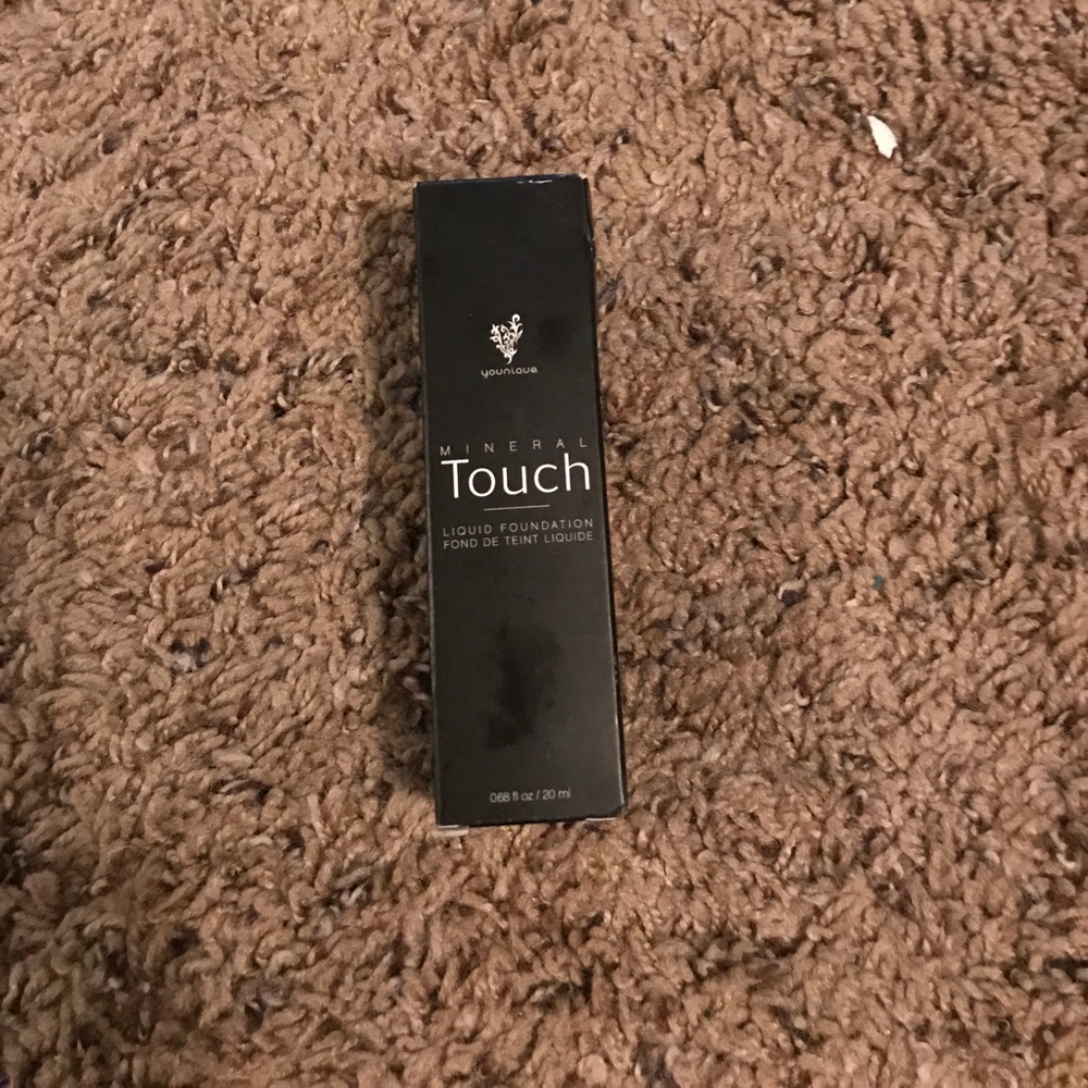 Younique mineral touch foundation