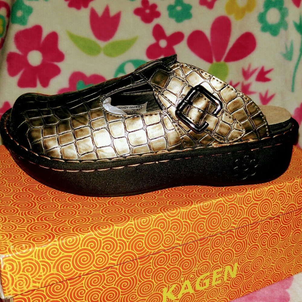 Clogs