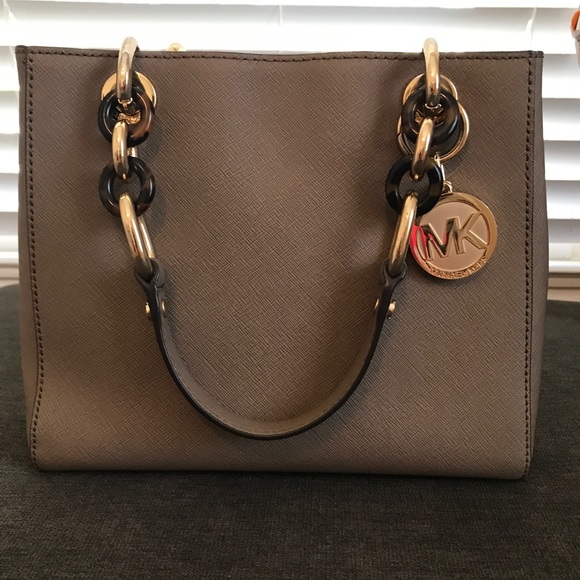 Michael Kors Handbags - Authentic Micheal Kors Cynthia Satchel