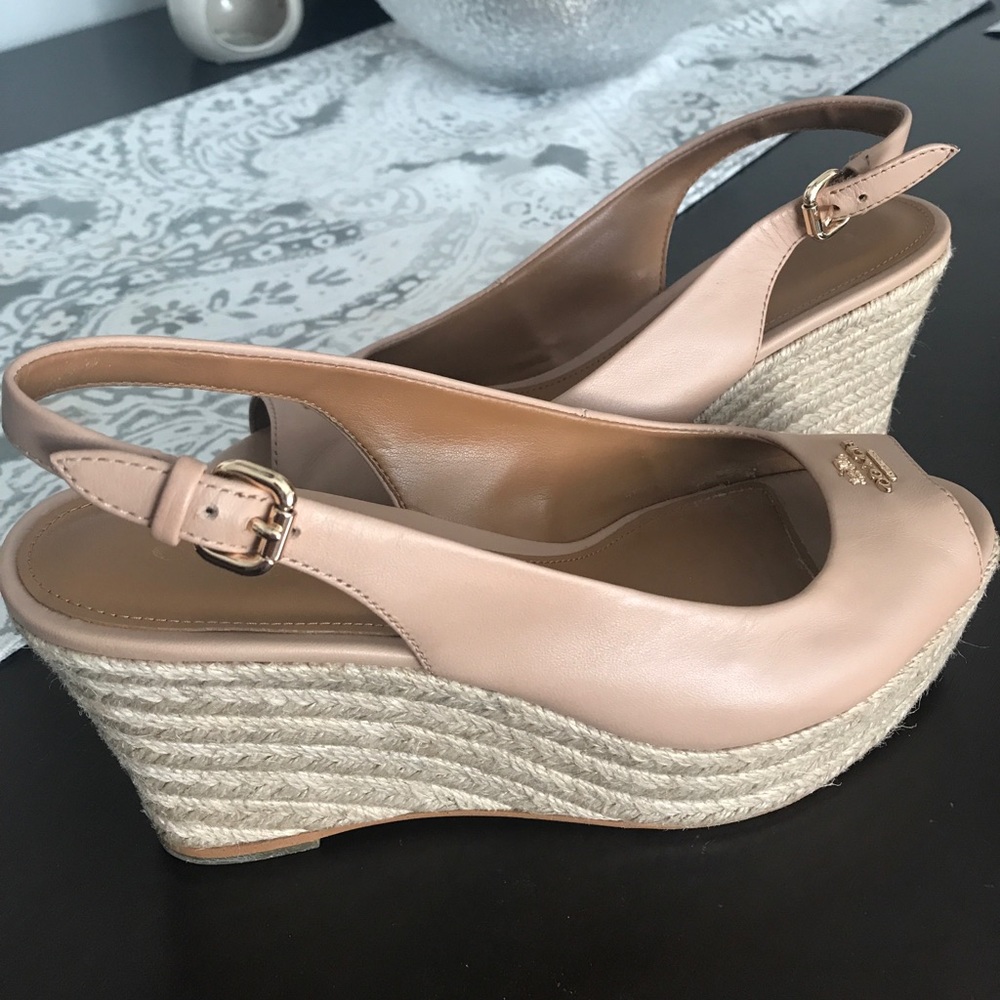 Coach sling back platform sandals. PRELOVED. IN GREAT CONDITION