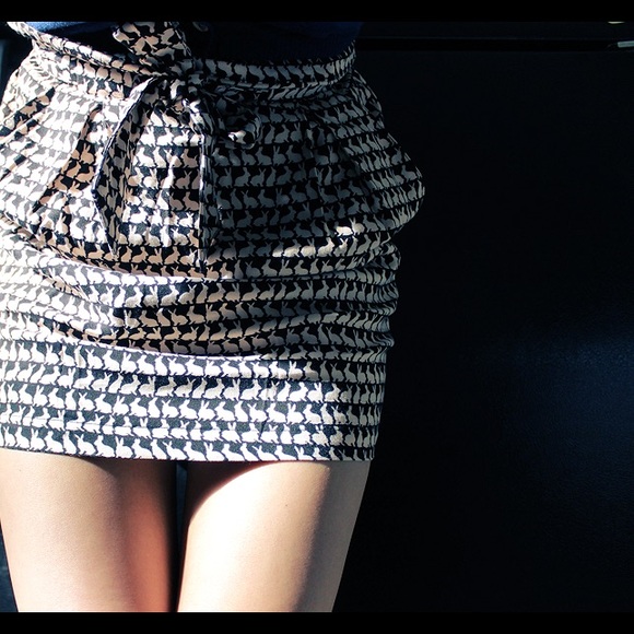 H&M Rabbit Print Bubble Mini Skirt w/h Pockets - Picture 2 of 6