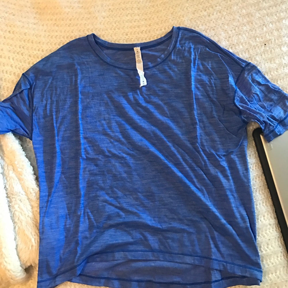 Lululemon tshirt