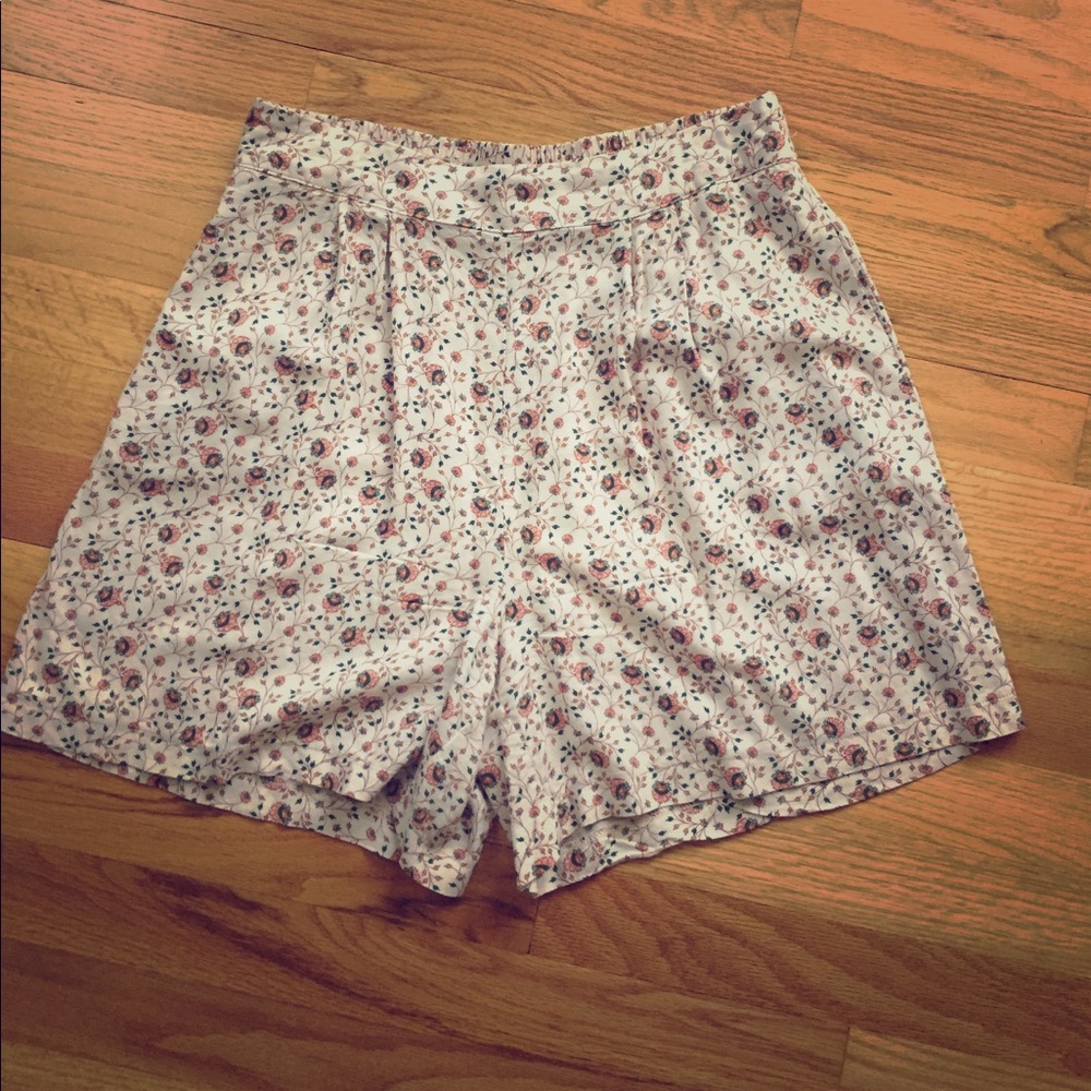 Forever 21 Contemporary Floral Shorts - Sz Medium