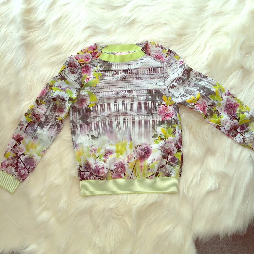 LOVELY TED BAKER  Light Crewneck
