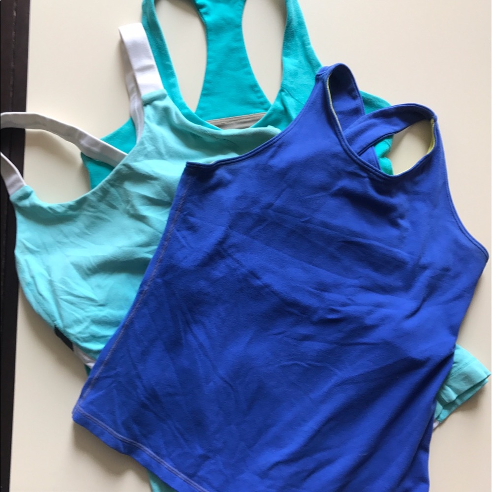 Bundle of Lulu size 6 tops + Free NUX leggings