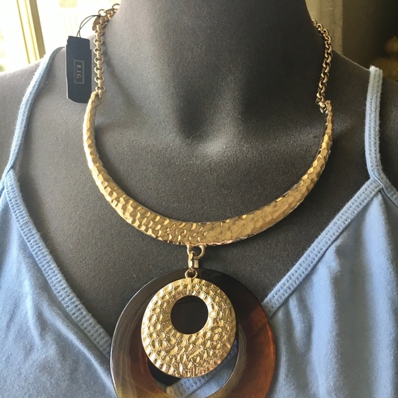 Gold and Tortoise Shell Necklace - Picture 2 of 2