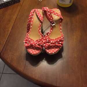 Red polka dot wedges
