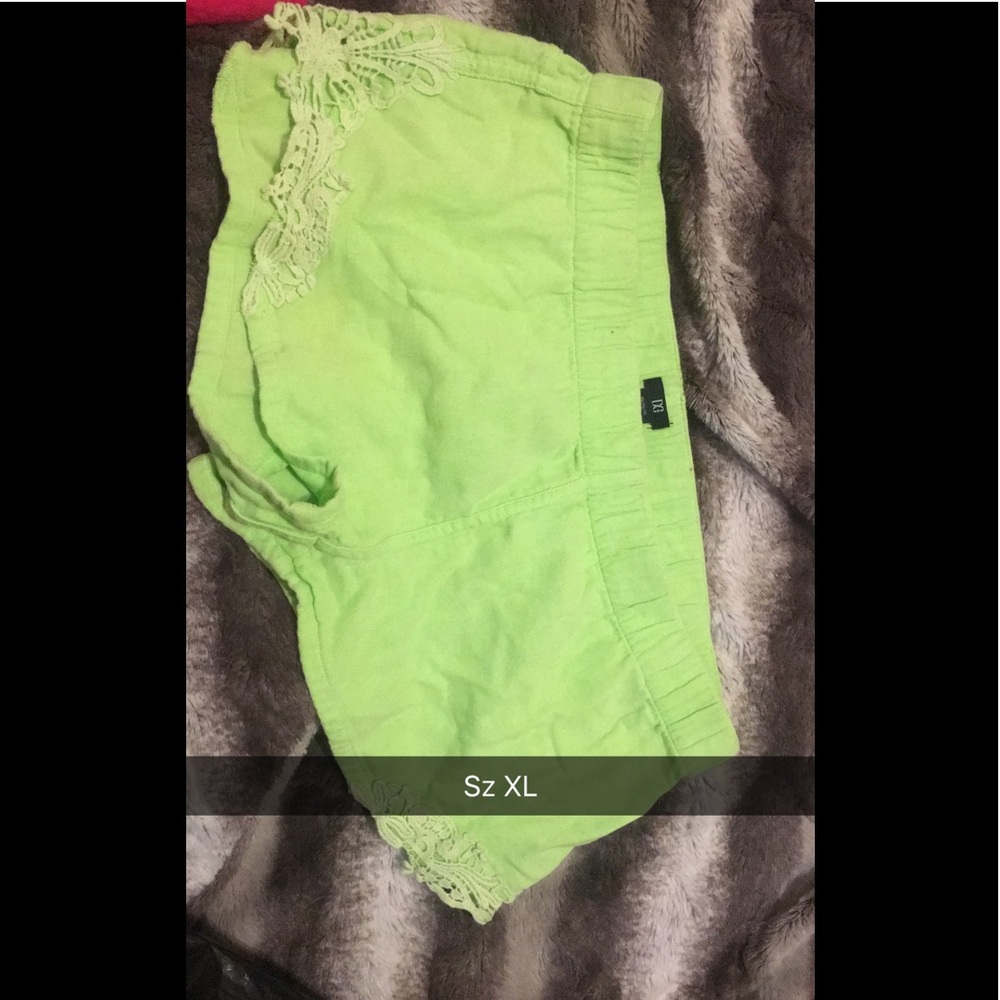 Shorts with crochet on side