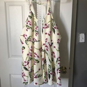 Floral romper with lace detail