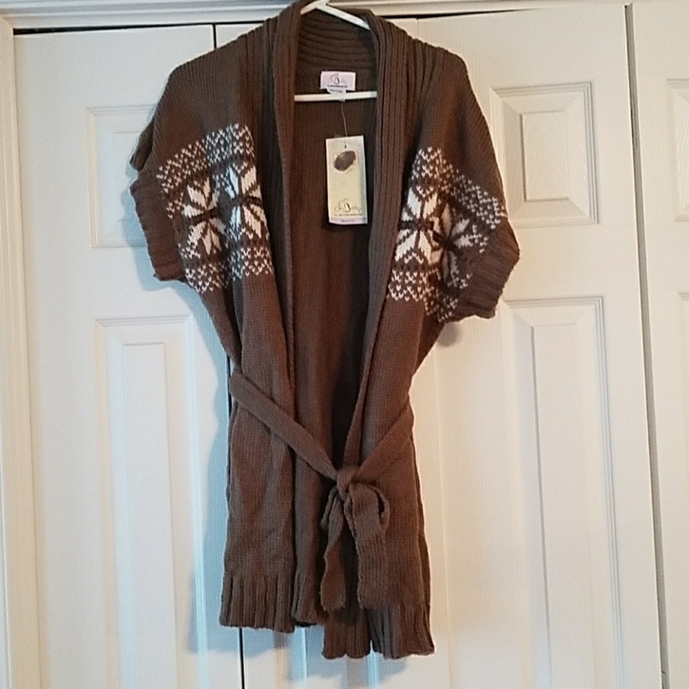 Brown short sleeve maternity sweater