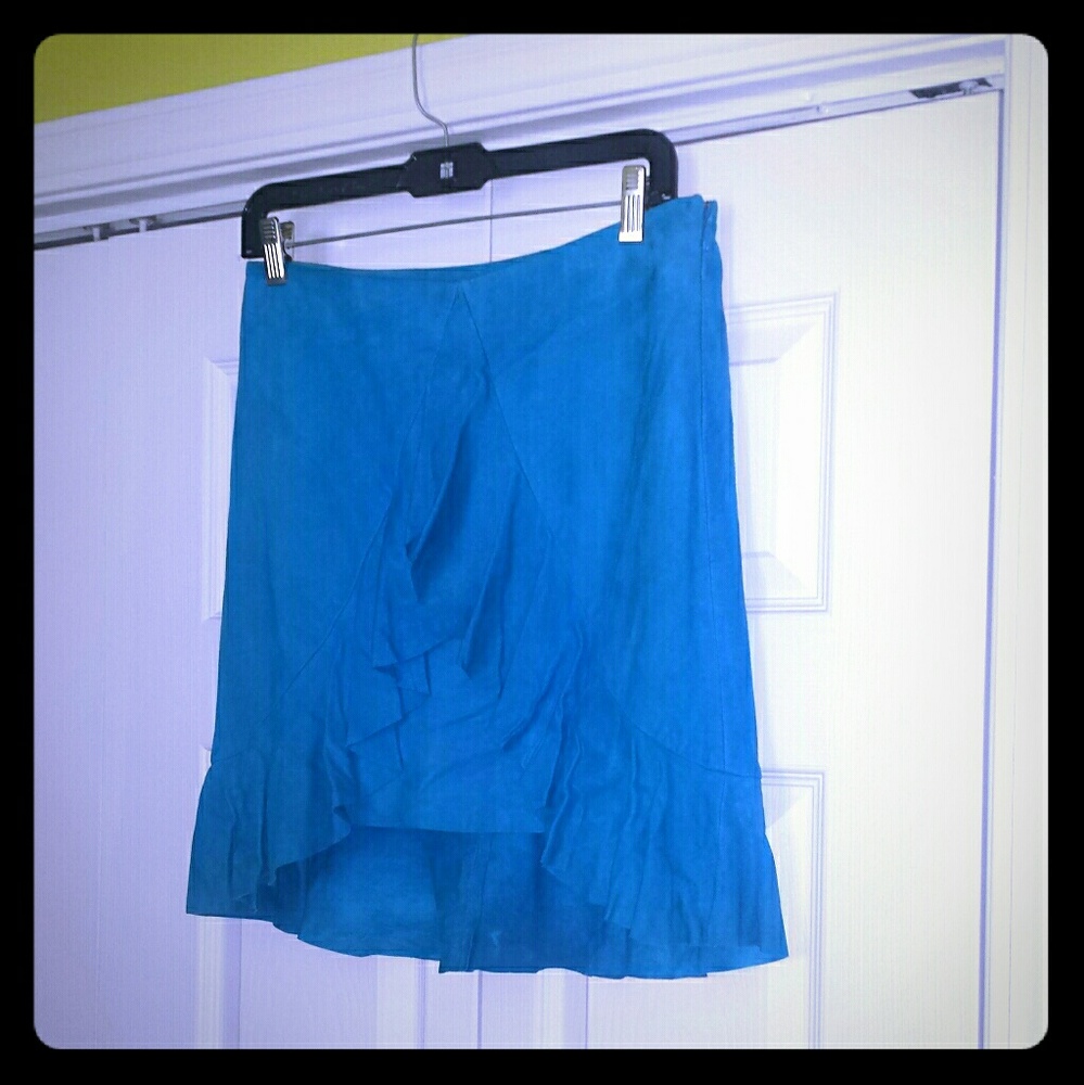 CACHE teal short ruffled SUEDE skirt