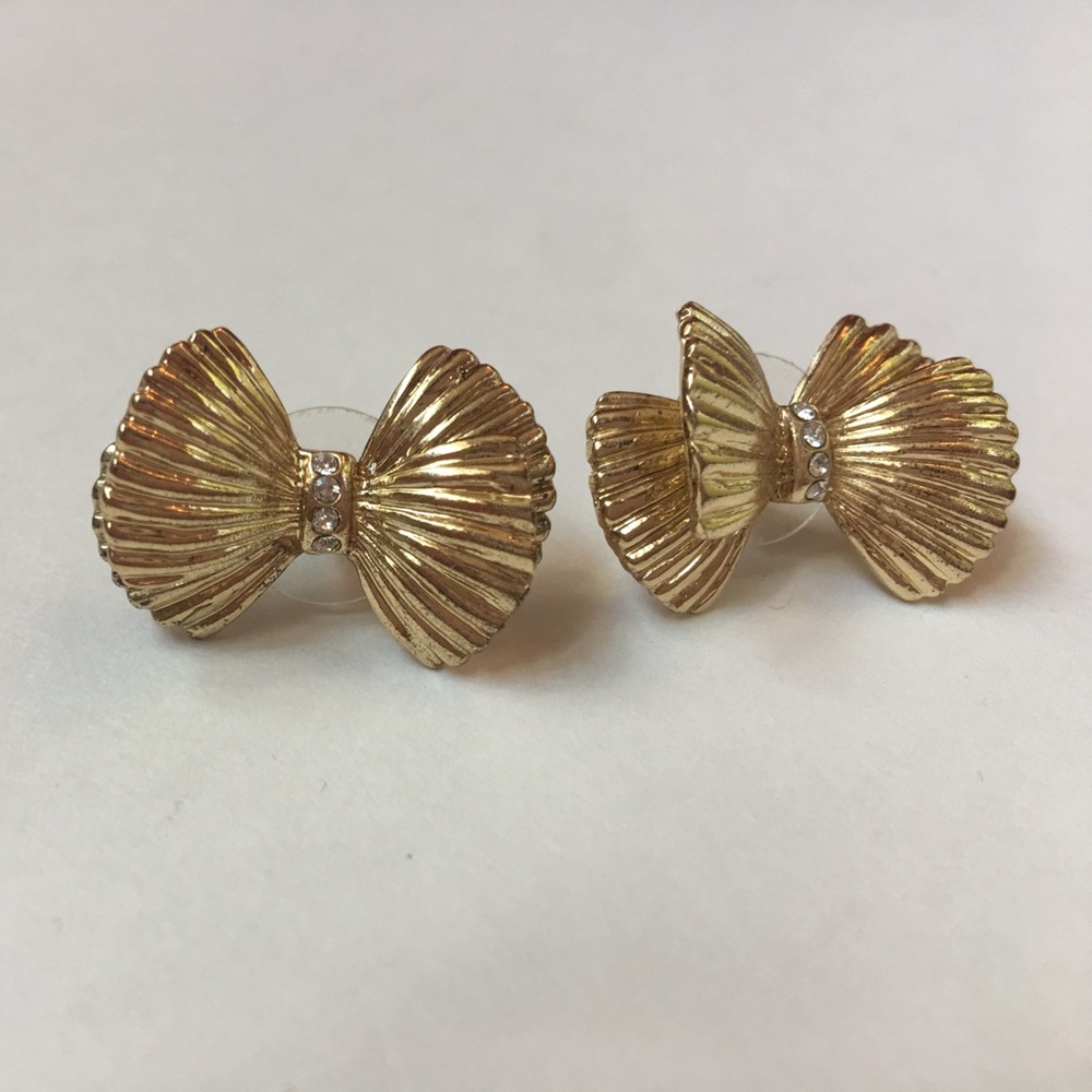 Lilly Pulitzer Shell earrings. Worn once