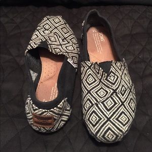 Black and white Toms