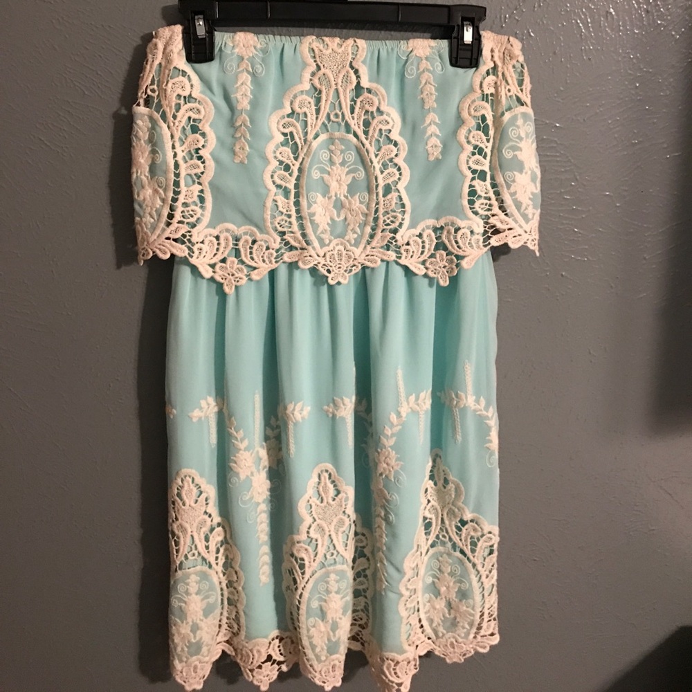 Large Lace turquoise dress!