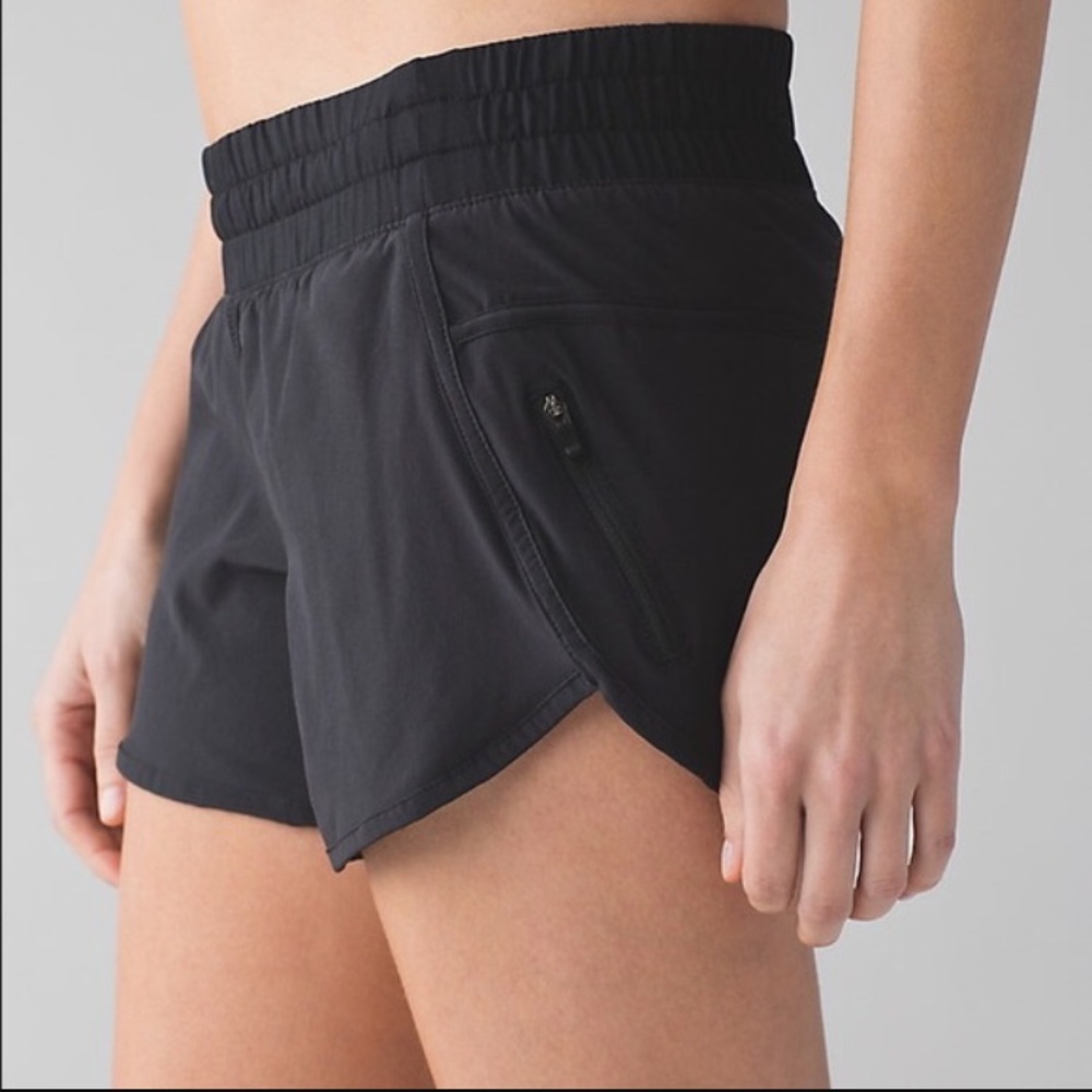 Lululemon Tracker Short in black