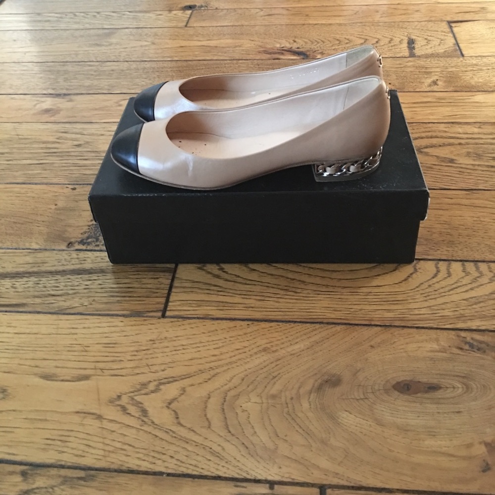 CHANEL flat sandal with chain detail heel - Picture 3 of 8