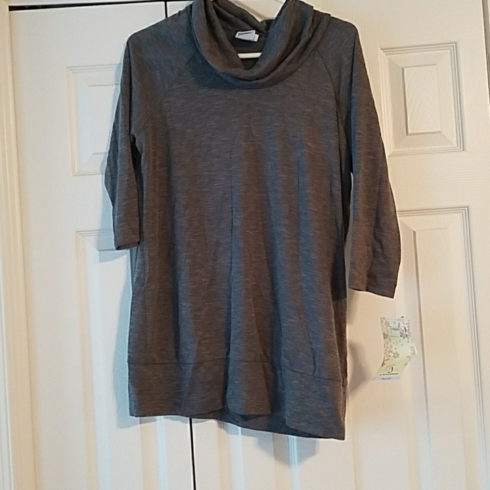 Gray maternity shirt