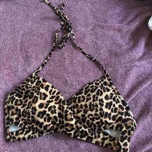 Leopard bikini top! 👙