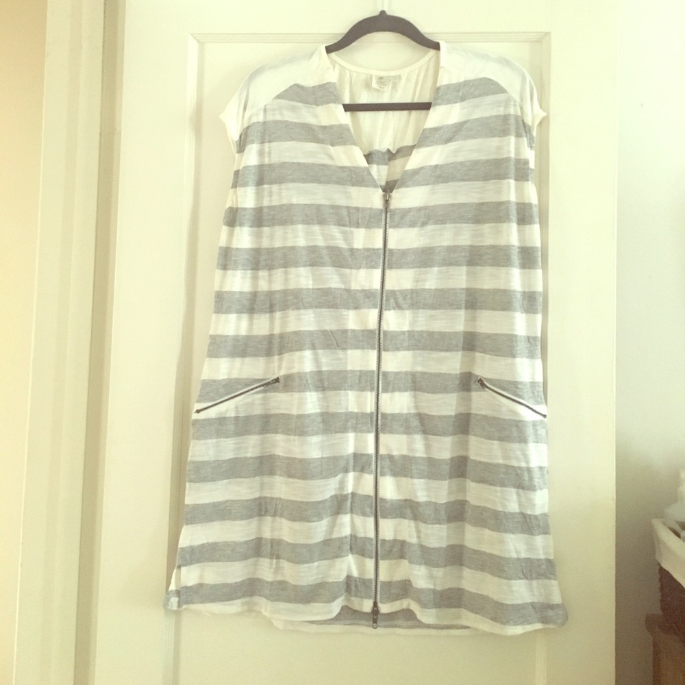 Grey/white stripe swim cover up WITH POCKETS❤️