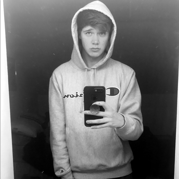 Meet your Posher, Josh - Picture 2 of 5