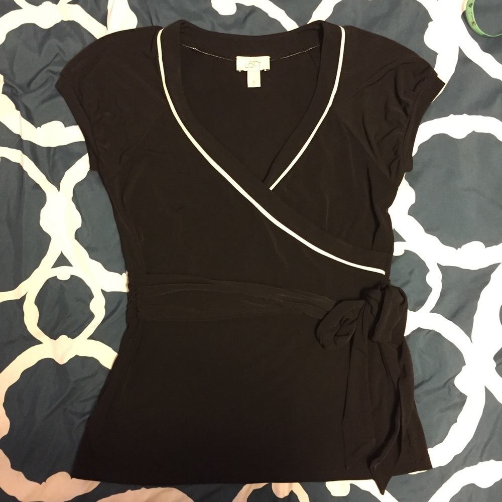 Ann Taylor Loft med black top