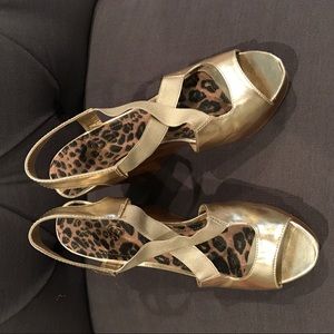 Jessica Simpson gold wooden heel wedges
