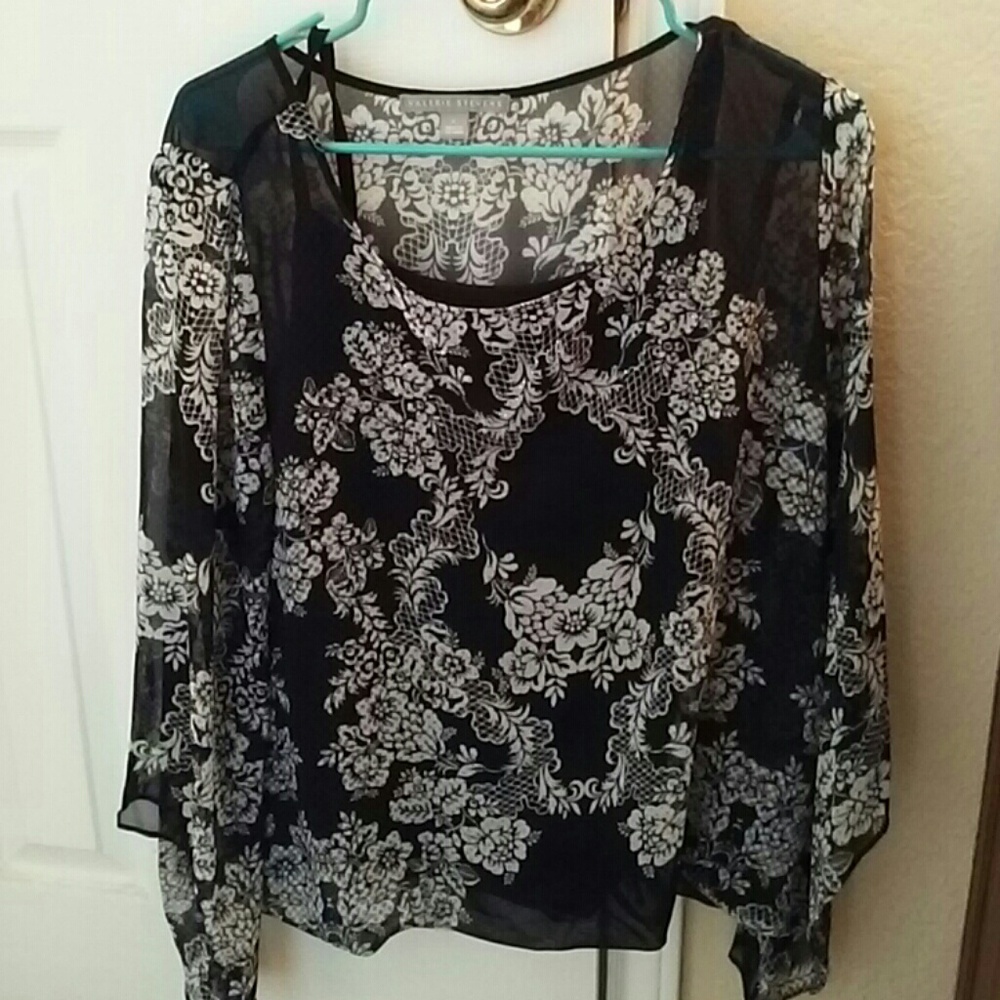Women flowy top
