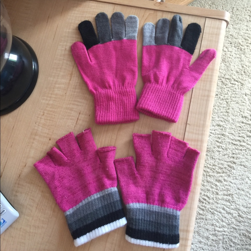 2 pair of gloves