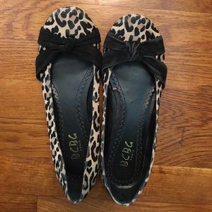 BCBG leopard print flats EUC. Size 6.5