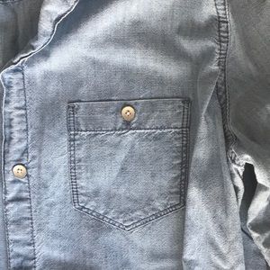 Gap chambray button up size small