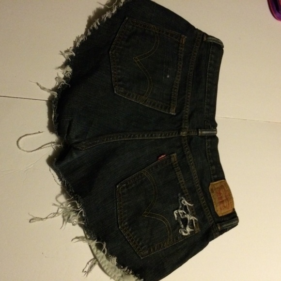 Levis shorts (14H) - Picture 2 of 4
