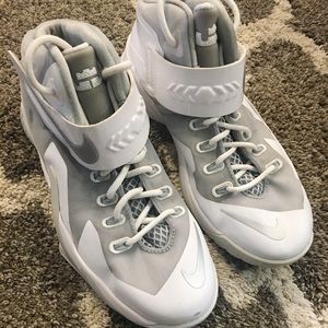 Boys Lebron Nike Soldier VIII- 5.5Y