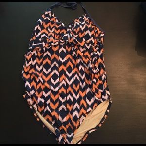 Liz Lange maternity halter swimsuit