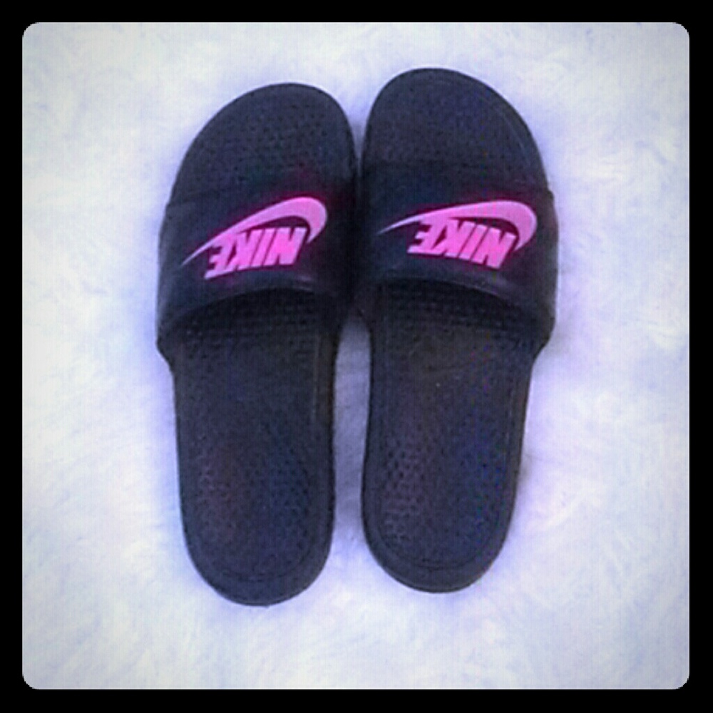 NIKE Women athletic sandles