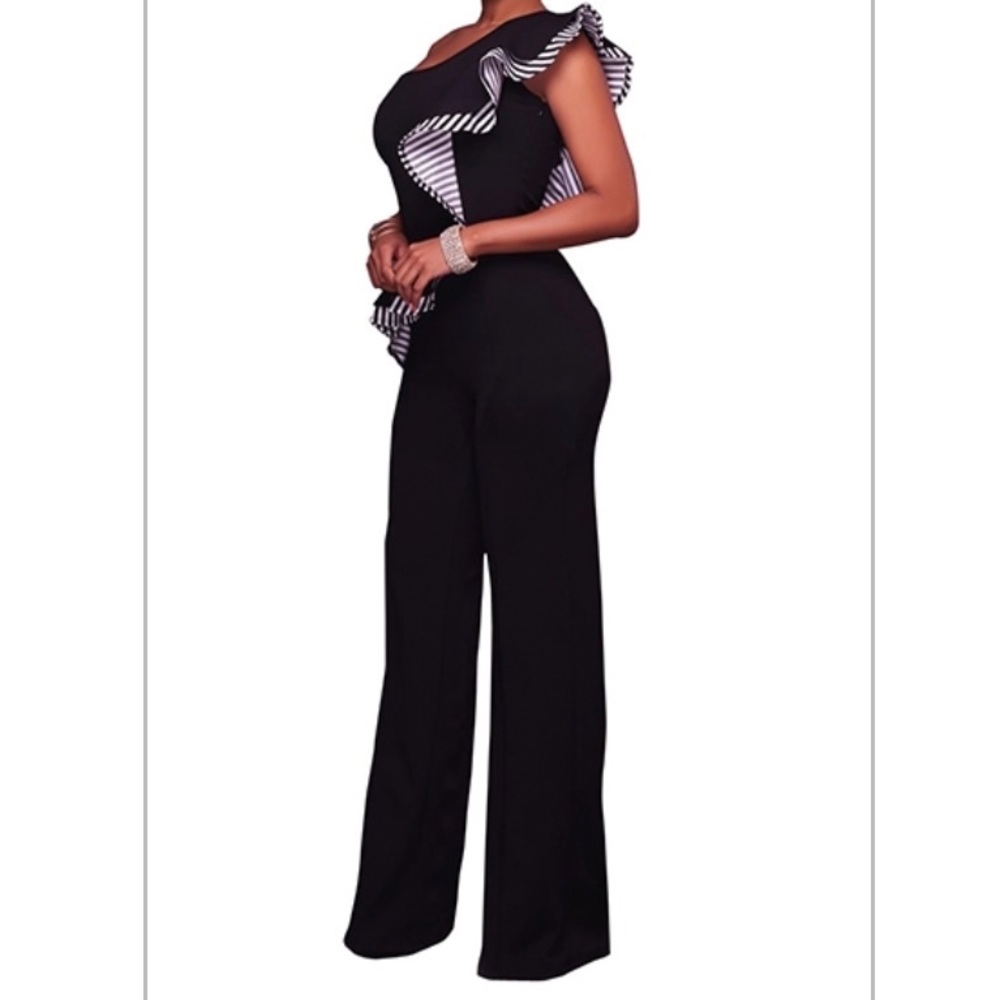 👑 BNWOT👑 Black One Shoulder Jumpsuit👑 - Picture 2 of 3