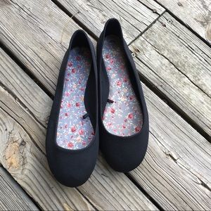 Faded Glory Black Flats size 8