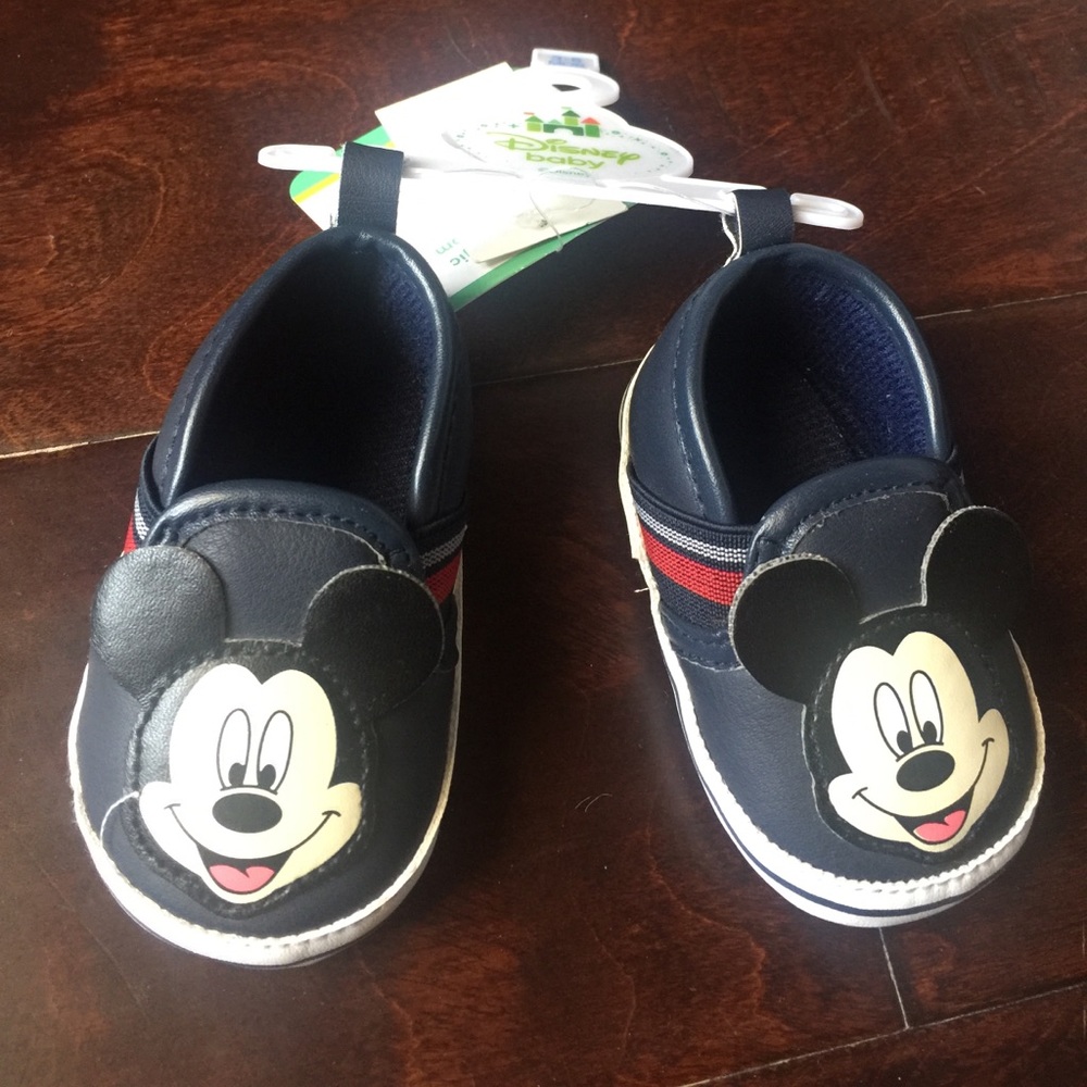 NWT 3-6 months Mickey Mouse baby Shoes!