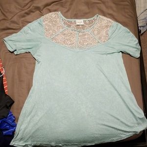 Hip shirt from Buckle size large