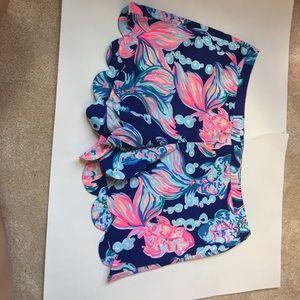 Magnolia shorts in Going Coastal. Tags attached